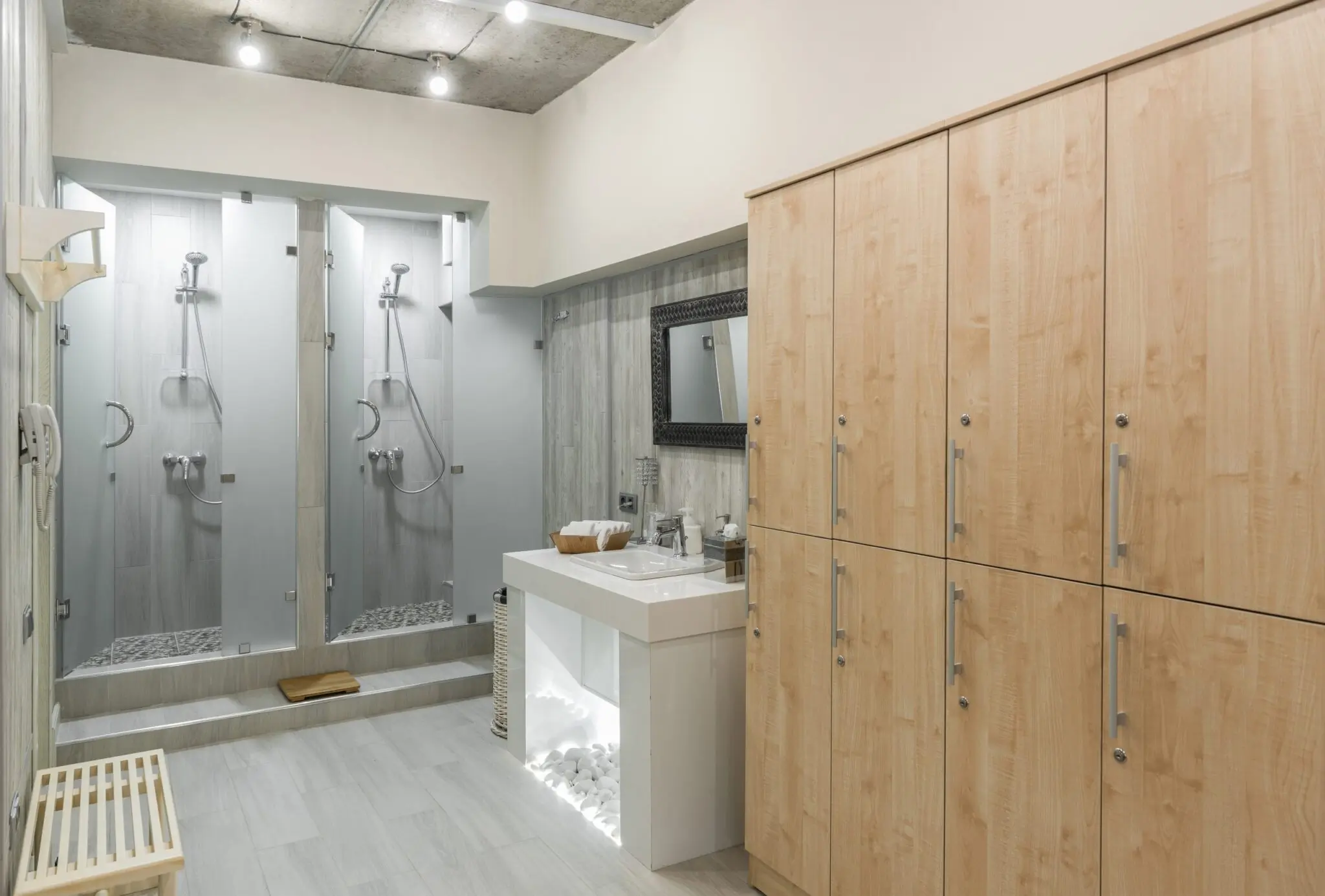 Locker rooms with showers at TruSelf Sporting Club San Diego
